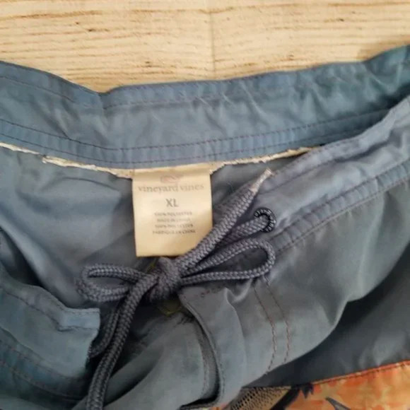 VINEYARD VINES mens fish swimming trunks XL Discounted Shipping $5.95 - Picture 3 of 5